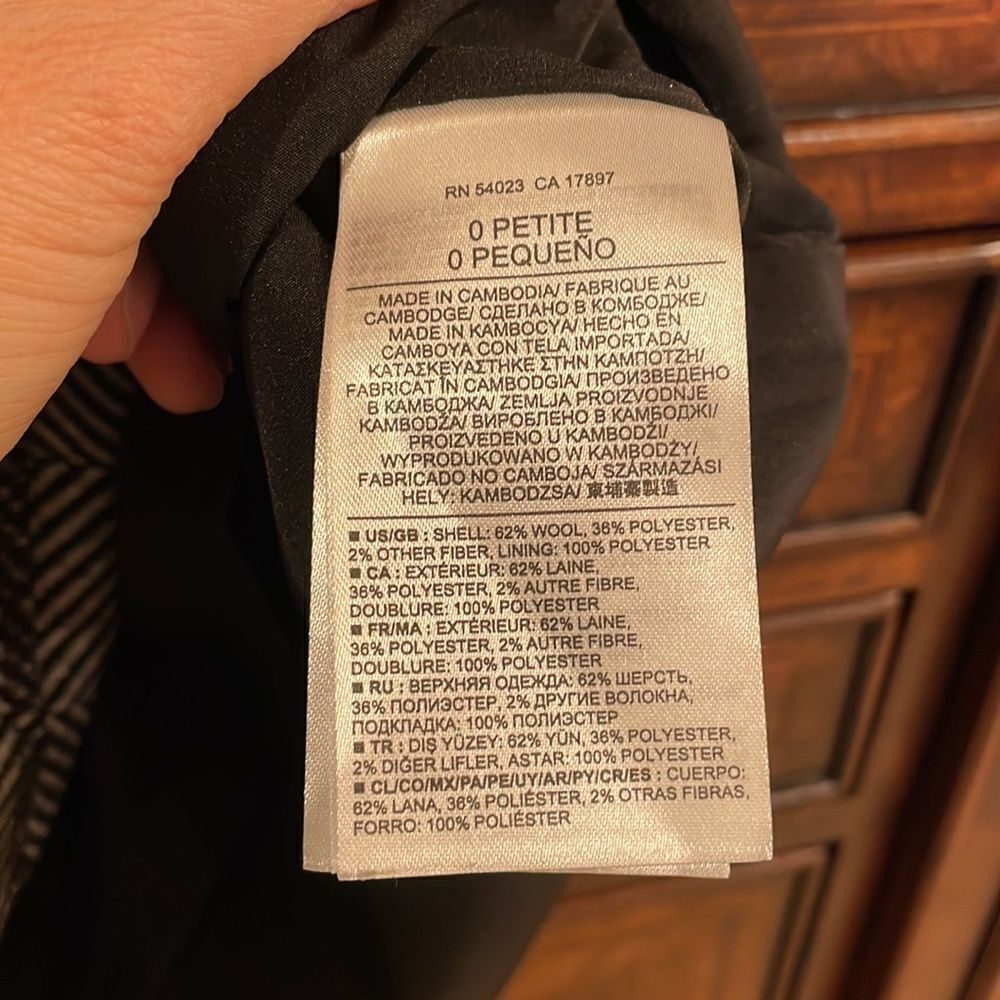 Banana Republic woman’s wool black and white skirt - Picture 7 of 13